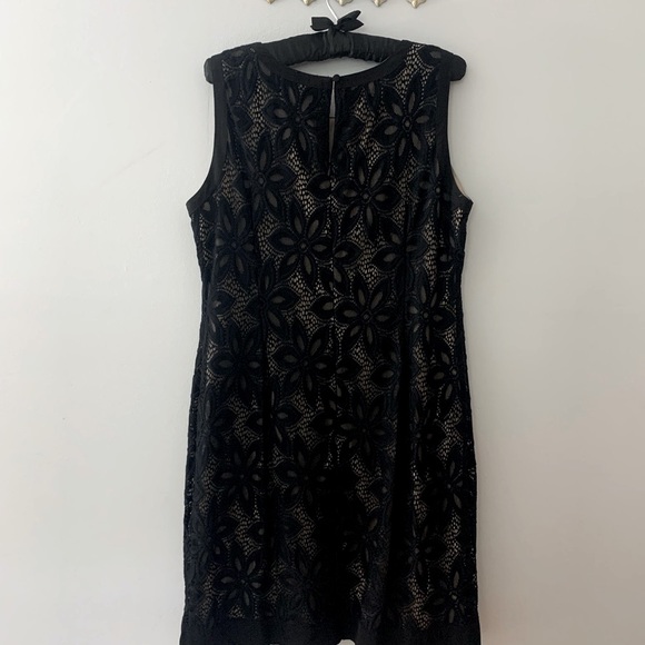 R & M Richard Black lace patterned overlay sheath cocktail dress Size 14 - Picture 2 of 8